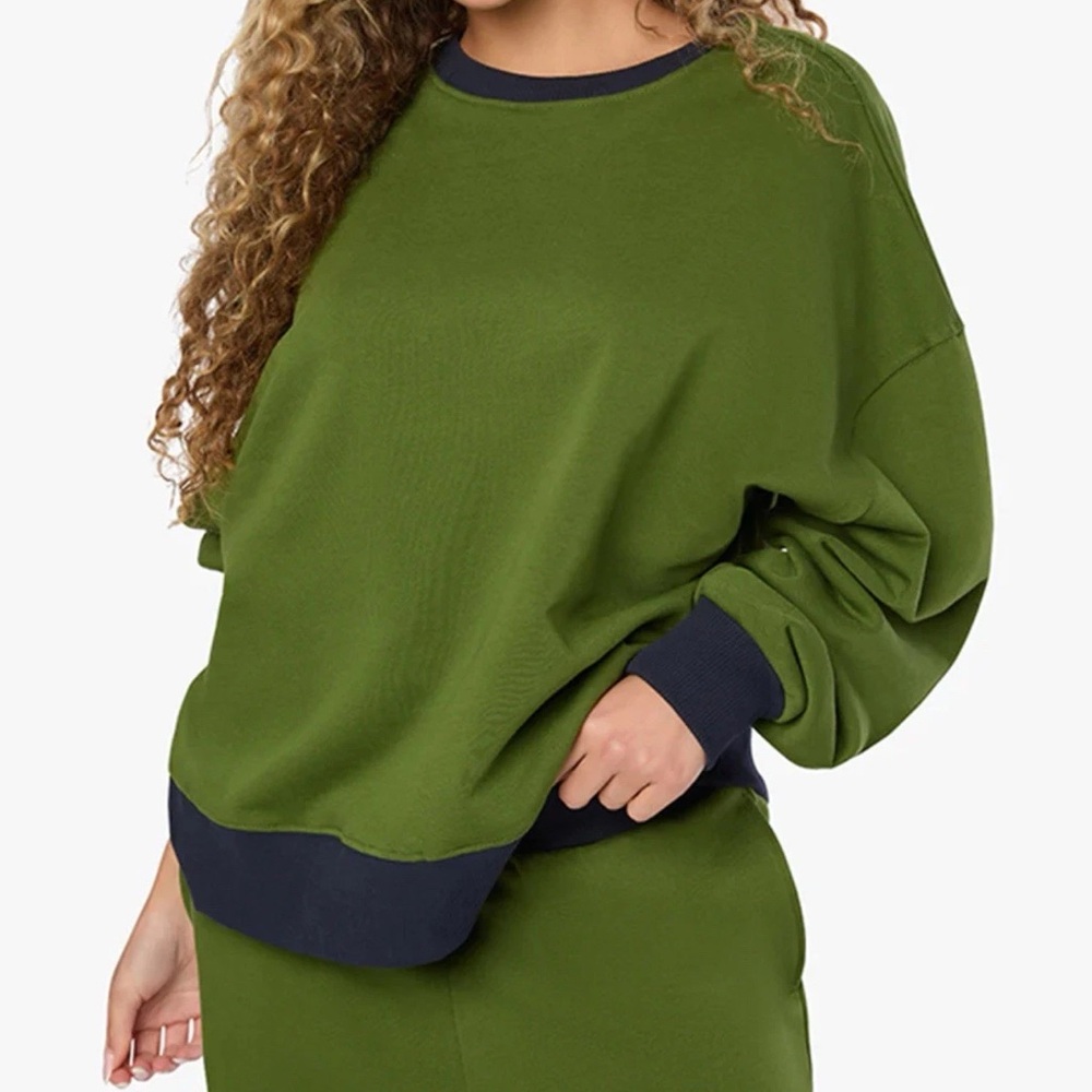 We Wore What Colorblock crewneck sweater hunter green & navy blue XS Sweatshirt